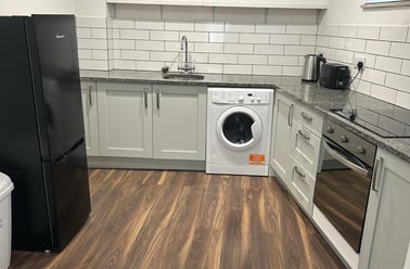 Addison Road, Flat 3, North Hill, Plymouth - Image 2